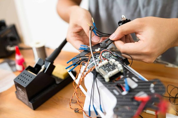 Comment les entreprises de services de sécurité peuvent-elles utiliser les drones pour améliorer la surveillance ?